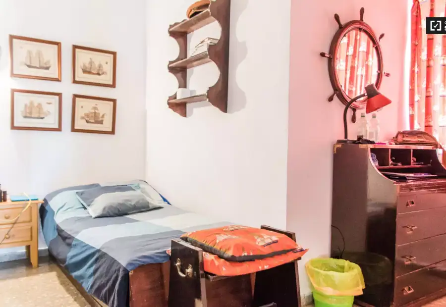 Habitación en piso compartido de 4 habitaciones en alquiler en La Creu del Grau, solo para profesionales y estudiantes en Valencia