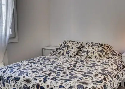 Habitación en piso compartido de 4 habitaciones en Zaragoza, gastos incluidos, solo para mujeres. en Zaragoza