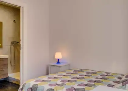 Habitación en piso compartido de 4 habitaciones en Zaragoza, gastos incluidos, solo para mujeres. en Zaragoza