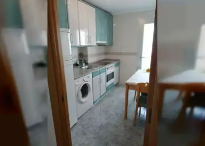 Habitación en piso compartido de 4 habitaciones en Zaragoza, ideal para profesionales y estudiantes. en Zaragoza