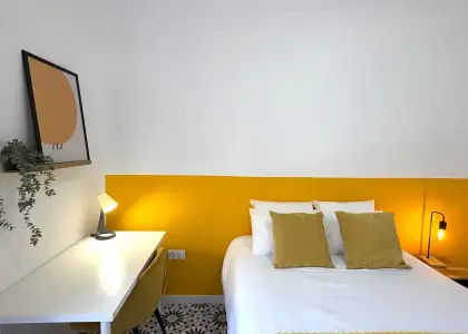Habitación en piso compartido de 6 habitaciones en alquiler en Albaycín perfecta para chicas, profesionales y estudiantes en Granada