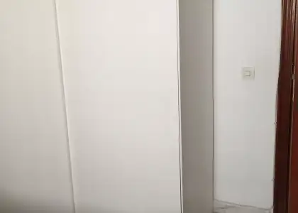Habitación en un apartamento compartido de 8 habitaciones en Cruz del Humilladero. Se admiten parejas. en Málaga