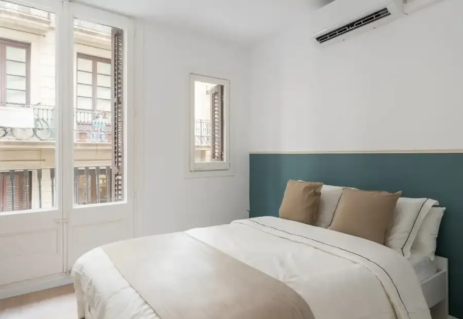 Habitación en un piso compartido de 15 habitaciones en alquiler en El Raval. en Barcelona