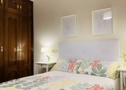 Habitación en un piso compartido de 4 habitaciones en alquiler en Indautxu, todos los gastos incluidos. en Bilbao
