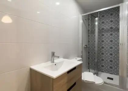 Habitación en un piso compartido de 7 dormitorios en alquiler en Sant Antoni en Barcelona