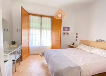 Se alquila habitación en piso compartido de 4 habitaciones en Centro Histórico, todos los gastos incluidos. en Málaga