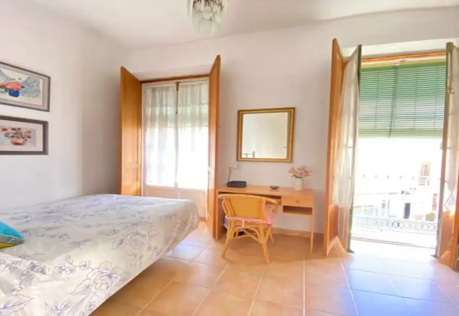 Se alquila habitación en piso compartido de 4 habitaciones en Centro Histórico, todos los gastos incluidos. en Málaga