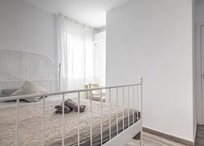 Se alquila habitación en piso compartido de 5 habitaciones en L'Illa Perduda. en Valencia