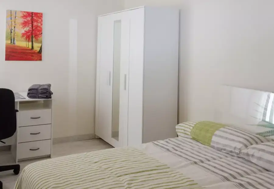Se alquila habitación en piso compartido de 5 habitaciones en Oviedo en Oviedo