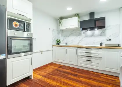 Se alquila habitación en piso compartido de 6 habitaciones en Alicante, todos los gastos incluidos. en Alicante (Alacant)