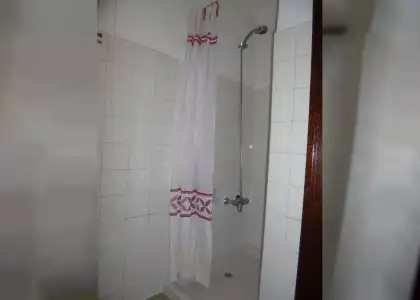 Se alquila habitación en piso de 3 habitaciones en Oviedo en Oviedo