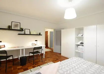 Se alquila habitación en piso de 4 dormitorios en Ametzola en Bilbao