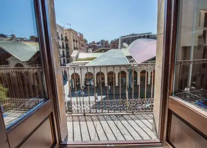 Se alquila habitación en piso de 5 habitaciones en Barcelona en Barcelona
