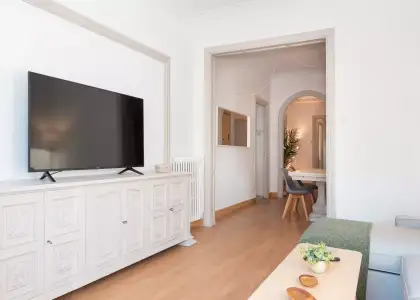 Se alquila habitación en piso de 6 habitaciones en Barcelona en Barcelona