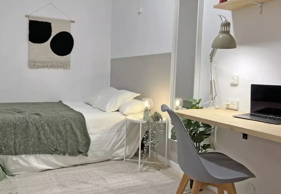 Se alquila habitación en piso de 6 habitaciones en Barcelona en Barcelona